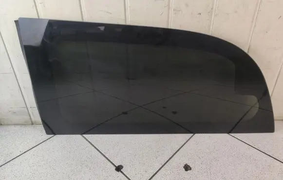 Chrysler Town & Country V Rear side window