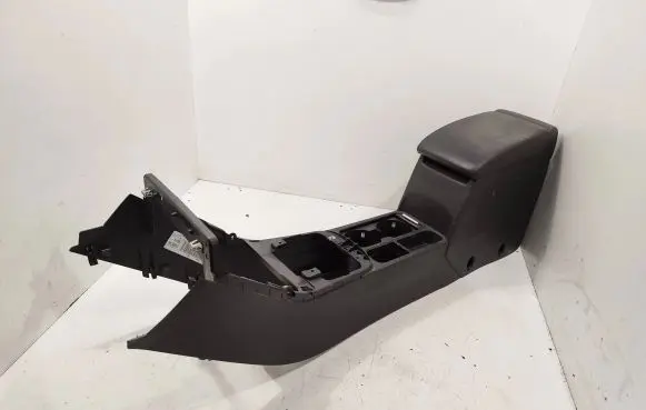 Volkswagen Tiguan Center console