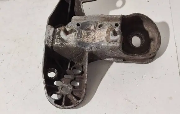 Audi A6 S6 C5 4B Engine mounting bracket 8E0199351