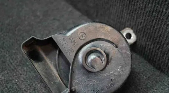 Seat Ibiza IV (6J,6P) Horn signal E30055307