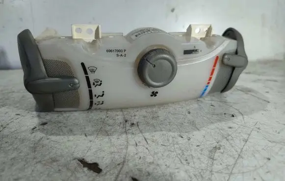 Citroen C1 Climate control unit 69617003