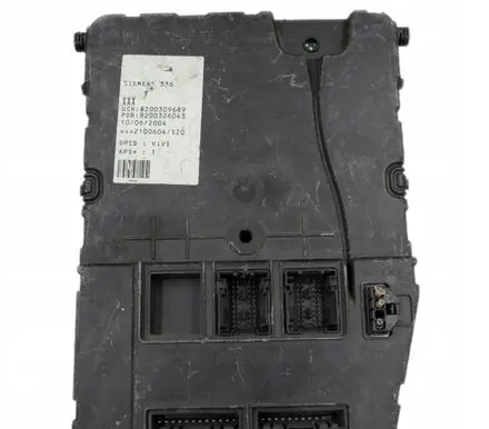 Renault Megane II Fuse module 8200326043