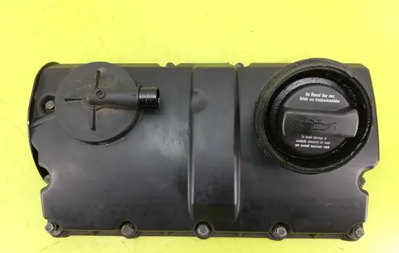 Volkswagen Golf IV Rocker cam cover 038103469S