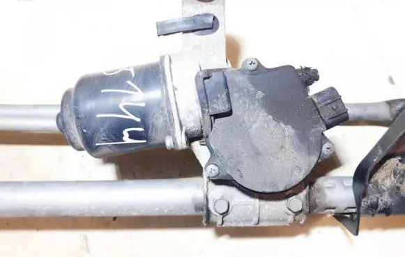 Subaru Outback Wiper motor wm02c002 wm02c-002