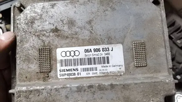 Audi A3 S3 8L Engine control unit/module 06A906033J 5WP4003801 33488