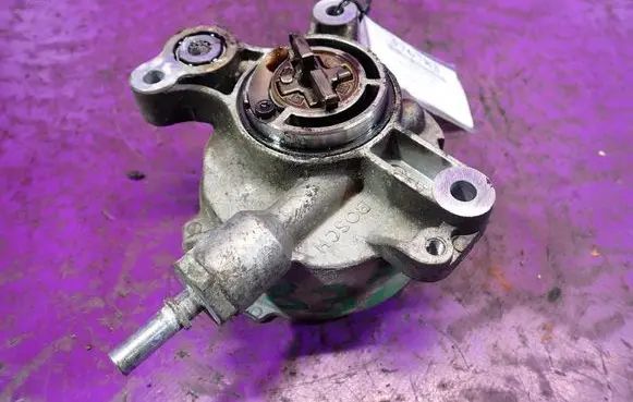 Ford Mondeo MK IV Vacuum pump