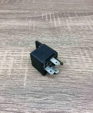 Mitsubishi Carisma Other relay 4RA00351008