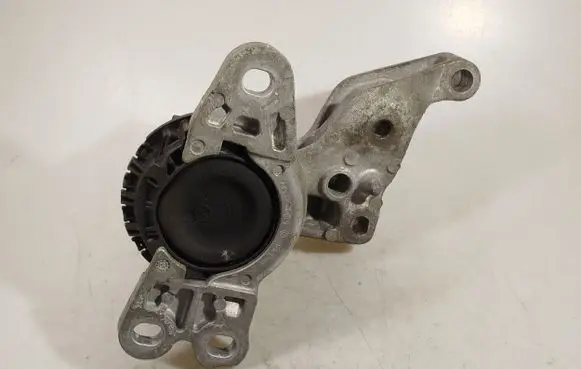 Opel Vivaro Engine mount bracket 112101360R