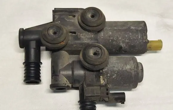BMW 3 E46 Coolant heater control valve 64118369807 1147412149