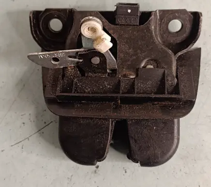 Audi A4 S4 B6 8E 8H Tailgate/trunk/boot lock/catch/latch 8E9827520