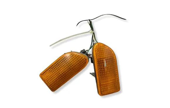 Toyota Avensis T220 Front fender indicator light 236377