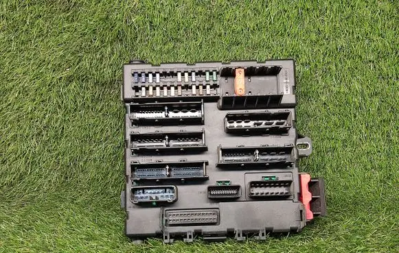 Opel Vectra C Power management control unit 13189921 13189921ER