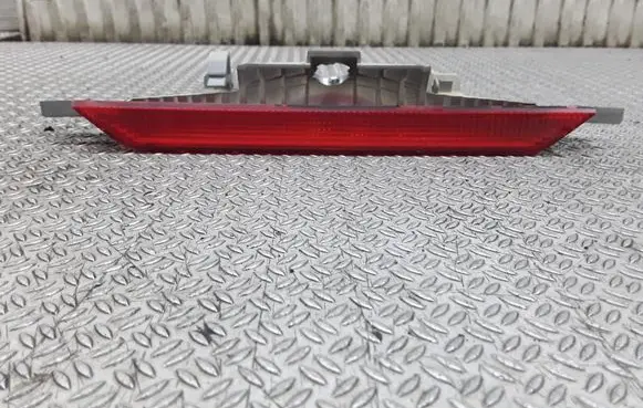 Toyota Avensis Verso Third/center stoplight E43020001