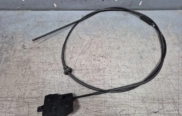 Audi RS Q8 Engine bonnet/hood lock release cable 4M8823633F