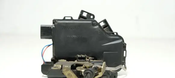 Audi A6 S6 C5 4B Rear door lock 4B0839015