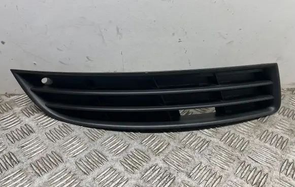 Volkswagen PASSAT B6 Front bumper lower grill 3C0853666