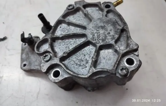 Peugeot 4007 Vacuum pump