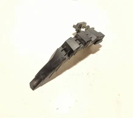 Rear bumper mounting bracket