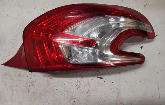Peugeot 208 Rear/tail lights 9672628380