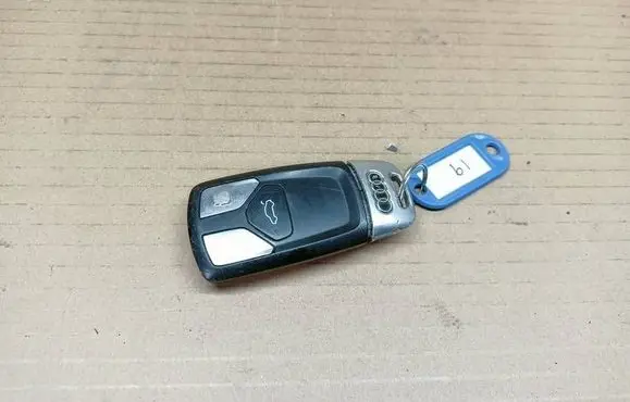 Audi A4 S4 B9 Ignition key/card 4M0959754T
