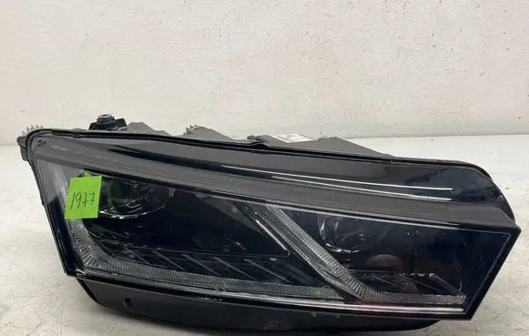 Skoda Octavia Mk4 Headlight/headlamp 030111823400 5E4941016A LE18A6419