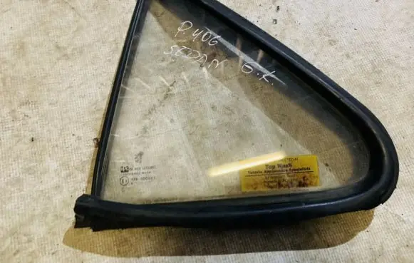 Rear vent window glass