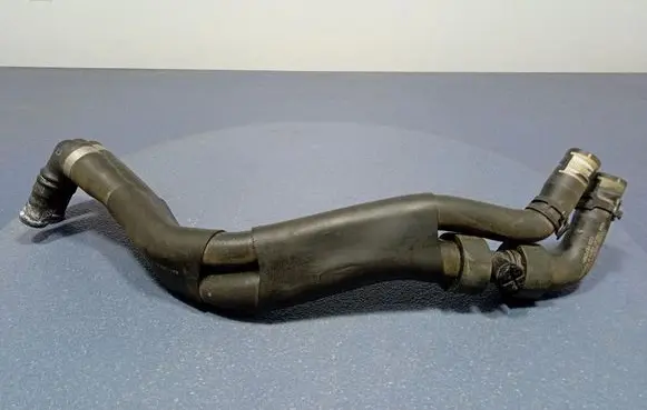 Engine coolant pipe/hose