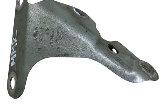 Audi Q7 4L Fender mounting bracket 4L0821135