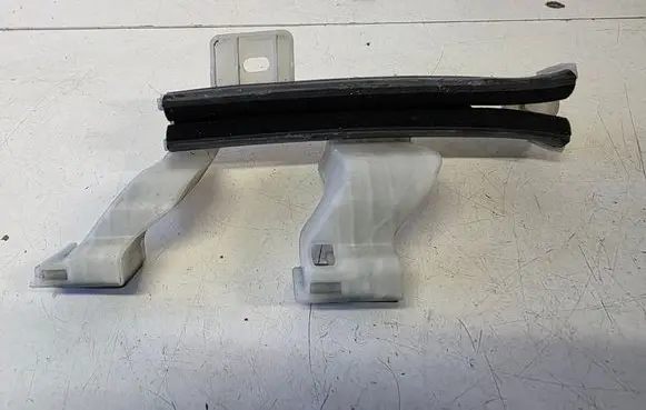 Opel Grandland X Front door windshield rail 9821863880