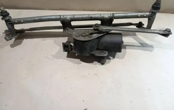 BMW 5 E28 Wiper motor 0390241093 058551