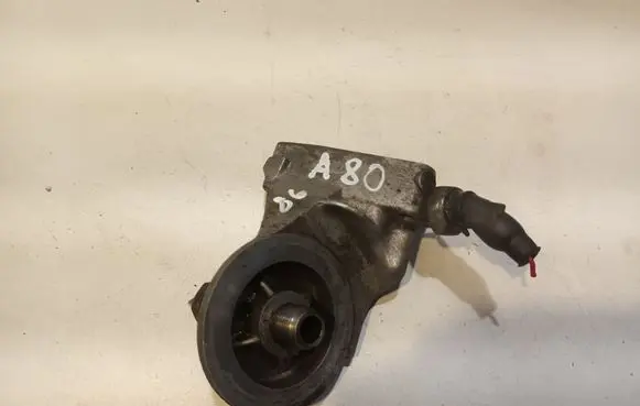 Oil filter mounting bracket