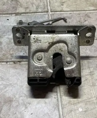 Opel Corsa C Tailgate/trunk/boot lock/catch/latch 90534769