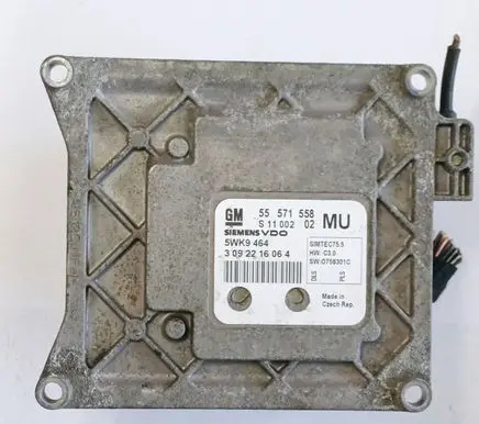 Opel Zafira B Engine control unit/module 55571558 SIMTEC755 5WK9464