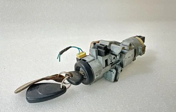 Mazda 323 F Ignition lock 