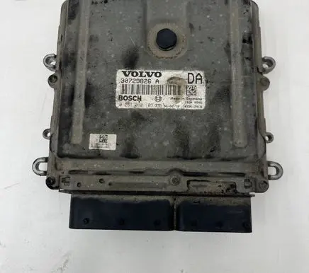 Volvo V70 Engine control unit/module 30729826 0281012103