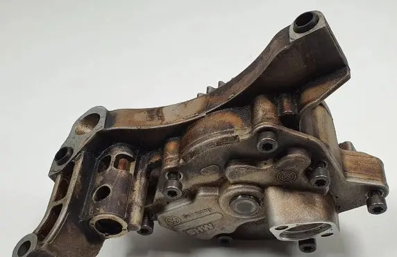 Volkswagen Golf VI Oil pump 03C115121J