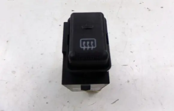 Chevrolet PT Cruiser Windscreen/window heater switch 04671670AB