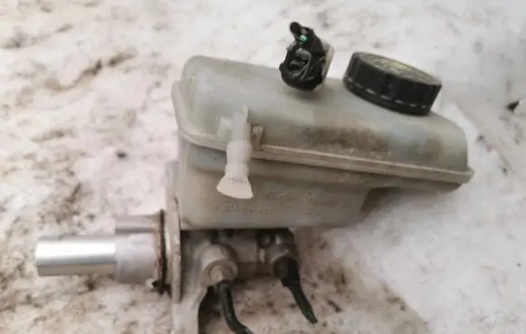 Renault Laguna III Master brake cylinder 0204Y21951
