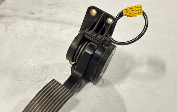 Mercedes-Benz Sprinter W906 Accelerator throttle pedal A9703000304 9703000304 904916