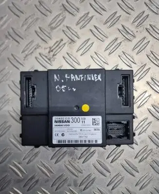 Nissan Pathfinder R51 Comfort/convenience module 284B2EB300 5WK48935 DB01752