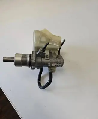 Brake fluid reservoir