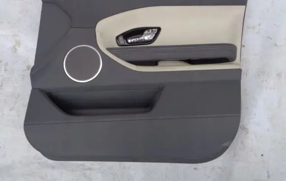 Land Rover Evoque II Front door card panel trim
