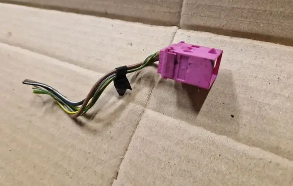 Volkswagen Transporter - Caravelle T5 Other relay 1J0937743 PINK