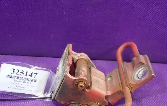 Volkswagen Golf IV Front door lower hinge 4B0831412A