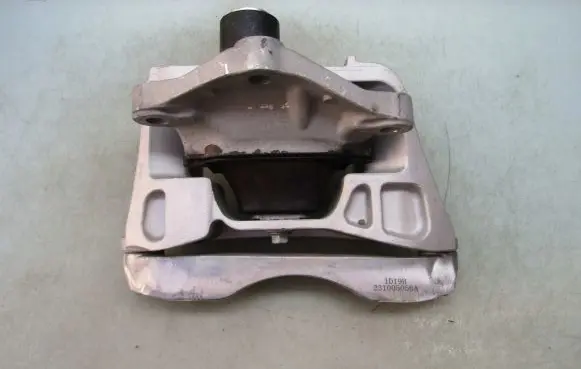 Honda CR-V Gearbox mounting bracket 231005056A