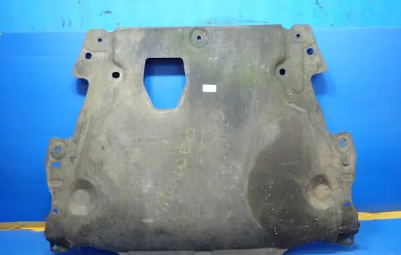 Ford Focus Engine splash shield/under tray AG9N-6P013-BB