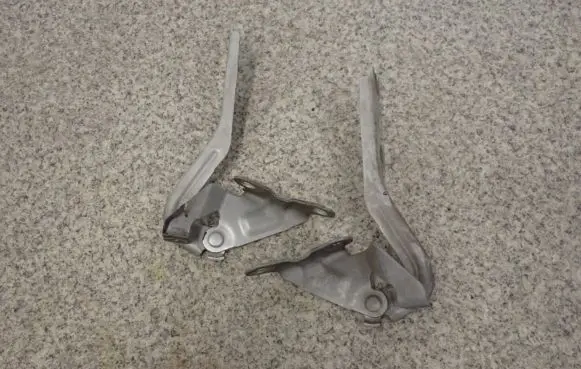 Mazda Premacy Engine bonnet/hood hinges