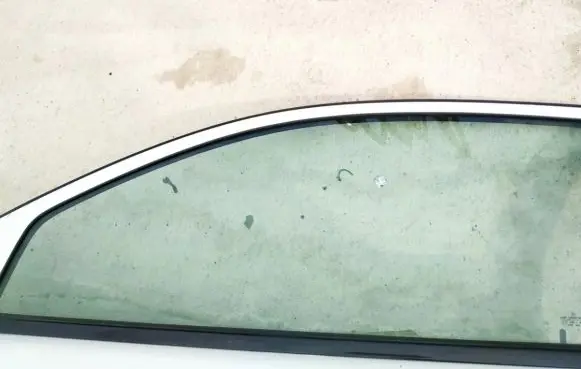 Mercedes-Benz CLC CL203 Front door window glass four-door