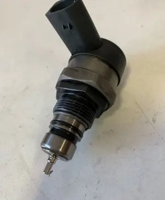 BMW 5 E60 E61 Fuel pressure sensor 0281002738