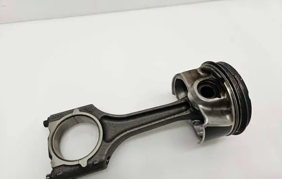 Volkswagen Golf VII Piston with connecting rod 82L166